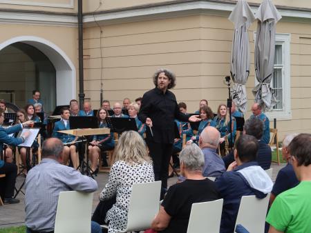 Koncert pihalnega orkestra v Grajskem parku (9)